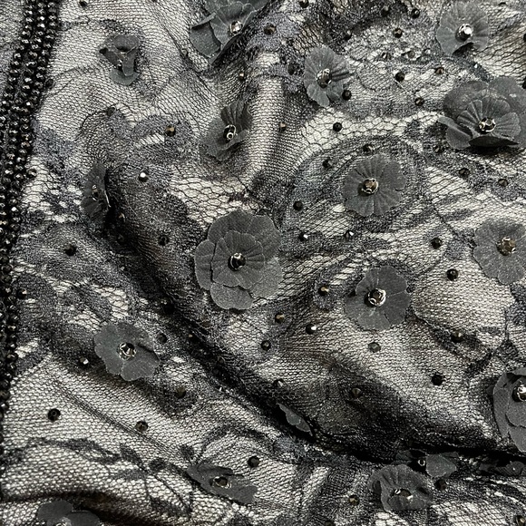 Mac Duggal/NWT Floral Applique Boat Neck Short Sleeve Gown, Black 67711 - Picture 12 of 14